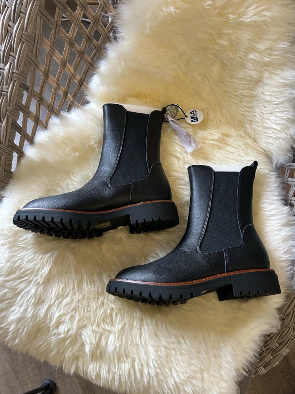 MIA Fala Chelsea Boots Size 9 Black NIB